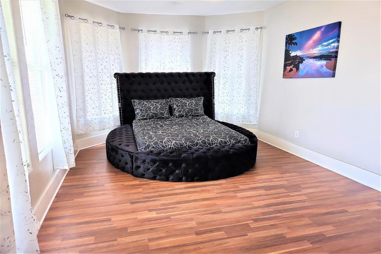 Casaazul-2605A-Couples Retreat By Beach & Pleasure Pier 1 Block Away- 2Bed 2Bath- 7 Minutes To Cruise Terminal ガルベストン エクステリア 写真