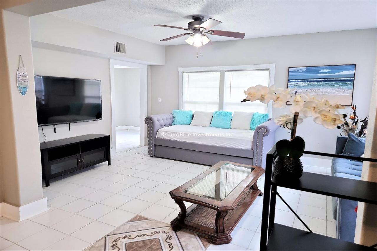 Casaazul-2605A-Couples Retreat By Beach & Pleasure Pier 1 Block Away- 2Bed 2Bath- 7 Minutes To Cruise Terminal ガルベストン エクステリア 写真