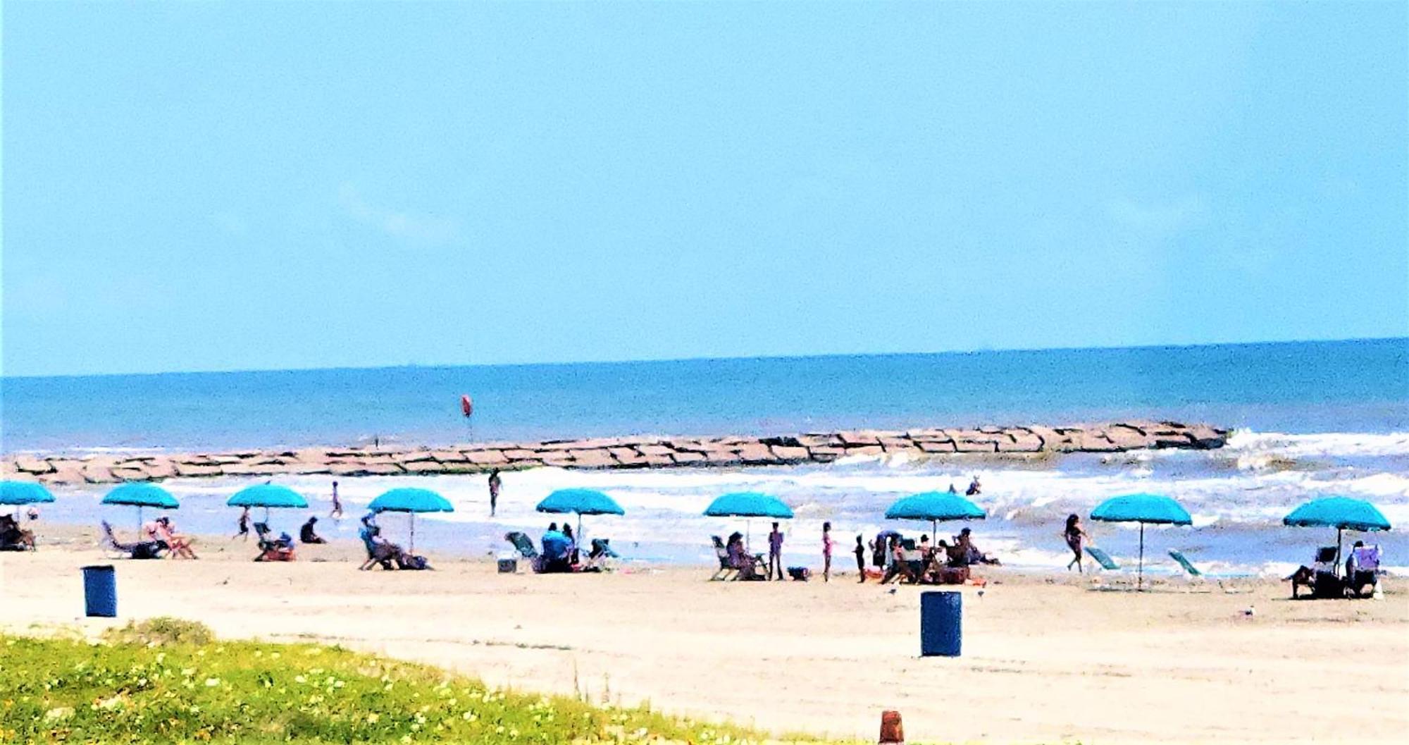 Casaazul-2605A-Couples Retreat By Beach & Pleasure Pier 1 Block Away- 2Bed 2Bath- 7 Minutes To Cruise Terminal ガルベストン エクステリア 写真