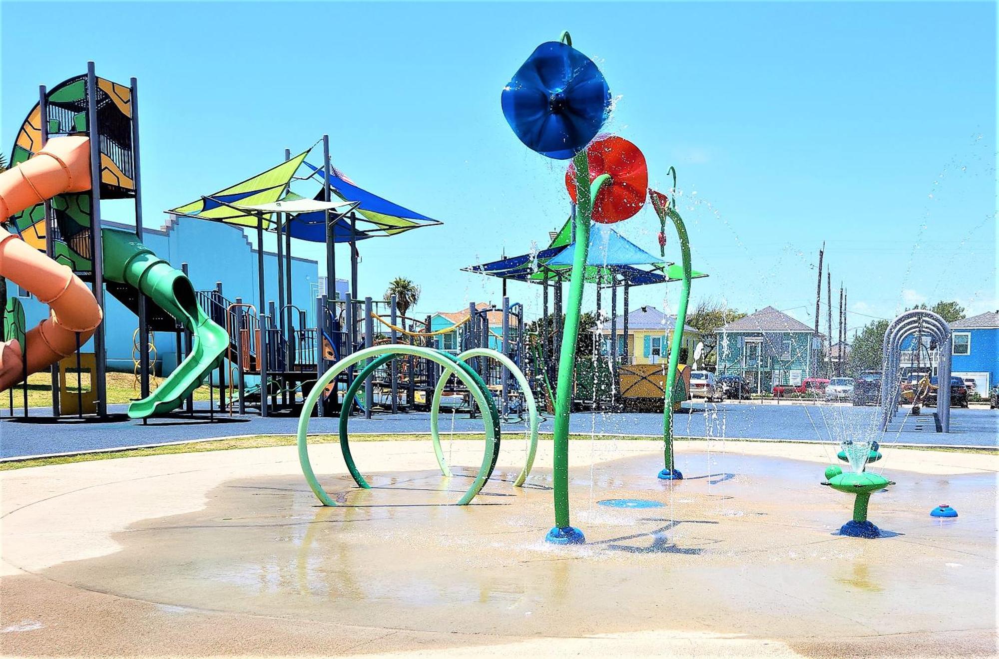 Casaazul-2605A-Couples Retreat By Beach & Pleasure Pier 1 Block Away- 2Bed 2Bath- 7 Minutes To Cruise Terminal ガルベストン エクステリア 写真