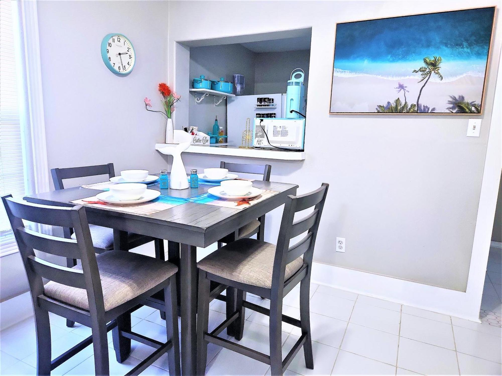 Casaazul-2605A-Couples Retreat By Beach & Pleasure Pier 1 Block Away- 2Bed 2Bath- 7 Minutes To Cruise Terminal ガルベストン エクステリア 写真